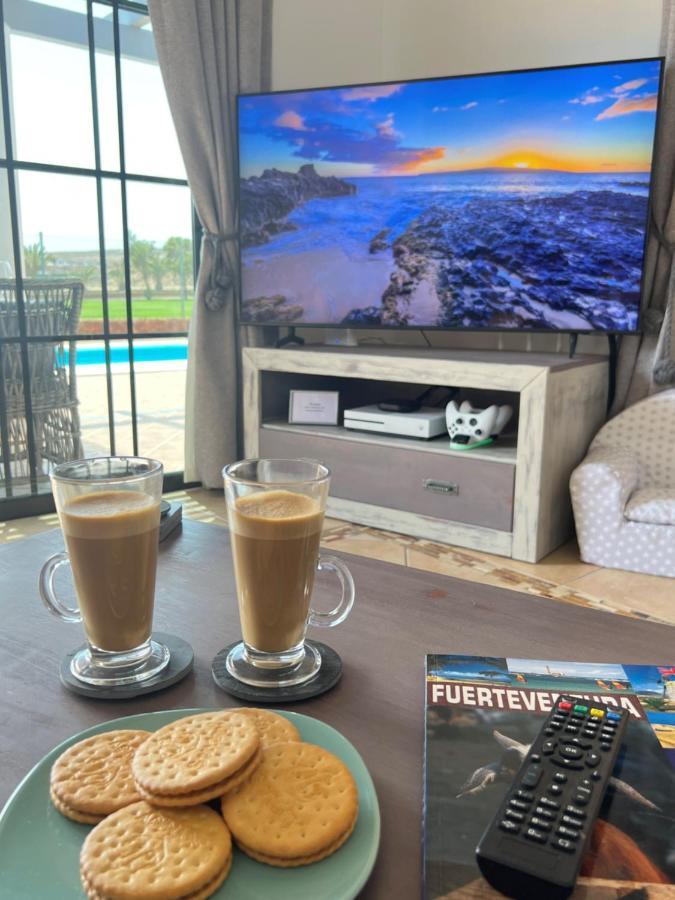 Villa Eva - New To The Market, Fully Refurbished Licensed Villa - Private Pool Caleta De Fuste Exterior photo